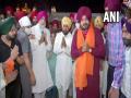 Punjab CM, deputy CMs alongwith Sidhu visit Golden Temple - Hindi News | Punjab CM, deputy CMs alongwith Sidhu visit Golden Temple | Latest national News at Lokmattimes.com