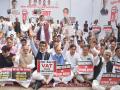 Delhi Congress stages protest demanding reduction in VAT on petrol, diesel - Hindi News | Delhi Congress stages protest demanding reduction in VAT on petrol, diesel | Latest politics News at Lokmattimes.com