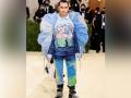 'Schitt's Creek' fame Dan Levy's debut Met Gala look showcases love to LGBTQ community - Hindi News | 'Schitt's Creek' fame Dan Levy's debut Met Gala look showcases love to LGBTQ community | Latest lifestyle News at Lokmattimes.com
