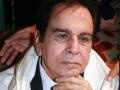Veteran actor Dilip Kumar pens poem, urges people to stay indoors - Hindi News | Veteran actor Dilip Kumar pens poem, urges people to stay indoors | Latest entertainment News at Lokmattimes.com