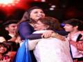Guru Purnima: Madhuri Dixit recalls 'guru-shishya' bond shared with Saroj Khan - Hindi News | Guru Purnima: Madhuri Dixit recalls 'guru-shishya' bond shared with Saroj Khan | Latest entertainment News at Lokmattimes.com