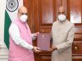 Shah presents parliamentary committee's report on Official Language to President Kovind - Hindi News | Shah presents parliamentary committee's report on Official Language to President Kovind | Latest national News at Lokmattimes.com
