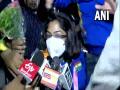 Tokyo Paralympics silver medalist Bhavina Patel receives grand welcome at Ahmedabad airport - Hindi News | Tokyo Paralympics silver medalist Bhavina Patel receives grand welcome at Ahmedabad airport | Latest other-sports News at Lokmattimes.com
