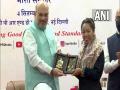 Amit Shah felicitates Olympics medalist Mirabai Chanu in Delhi - Hindi News | Amit Shah felicitates Olympics medalist Mirabai Chanu in Delhi | Latest national News at Lokmattimes.com
