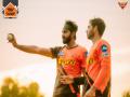 IPL 2021: SRH all-rounder Shankar learns tricks of swing bowling from Bhuvneshwar - Hindi News | IPL 2021: SRH all-rounder Shankar learns tricks of swing bowling from Bhuvneshwar | Latest cricket News at Lokmattimes.com