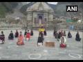 Kedarnath priests continue sit-in protest to disband Devasthanam Board - Hindi News | Kedarnath priests continue sit-in protest to disband Devasthanam Board | Latest national News at Lokmattimes.com