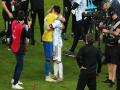 Copa America: Neymar hugs Messi after Argentina win; fans go gaga over sweet gesture - Hindi News | Copa America: Neymar hugs Messi after Argentina win; fans go gaga over sweet gesture | Latest football News at Lokmattimes.com
