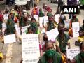 Maharashtra: Sanitation workers stage protest in Pune demanding contract extension, insurance - Hindi News | Maharashtra: Sanitation workers stage protest in Pune demanding contract extension, insurance | Latest national News at Lokmattimes.com