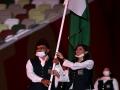 Tokyo Olympics: Pakistan team's flag bearer flouts Covid rules, marches mask-free at opening parade - Hindi News | Tokyo Olympics: Pakistan team's flag bearer flouts Covid rules, marches mask-free at opening parade | Latest other-sports News at Lokmattimes.com