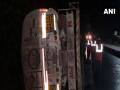 Chemical tanker overturned in Maharashtra's Thane, no casualty reported - Hindi News | Chemical tanker overturned in Maharashtra's Thane, no casualty reported | Latest maharashtra News at Lokmattimes.com