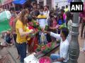 Devotees gather at Delhi's Gauri Shankar temple to celebrate third Monday of Sawan - Hindi News | Devotees gather at Delhi's Gauri Shankar temple to celebrate third Monday of Sawan | Latest national News at Lokmattimes.com