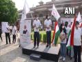Sports Minister Anurag Thakur flags off Fit India Freedom Run 2.0 - Hindi News | Sports Minister Anurag Thakur flags off Fit India Freedom Run 2.0 | Latest other-sports News at Lokmattimes.com