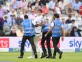 Eng vs Ind, 2nd Test: Pitch Invader casually joins Indian team after lunch - Hindi News | Eng vs Ind, 2nd Test: Pitch Invader casually joins Indian team after lunch | Latest other-sports News at Lokmattimes.com
