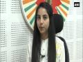 Meet 20-yr-old Samaniya Bhat, the youngest female radio jockey from north Kashmir - Hindi News | Meet 20-yr-old Samaniya Bhat, the youngest female radio jockey from north Kashmir | Latest national News at Lokmattimes.com