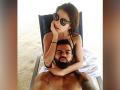 Kohli shares picture with Anushka, netizens term couple 'definition of true love' - Hindi News | Kohli shares picture with Anushka, netizens term couple 'definition of true love' | Latest cricket News at Lokmattimes.com
