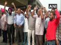 J-K: Transport welfare association hold strike against new toll plaza in Sarore - Hindi News | J-K: Transport welfare association hold strike against new toll plaza in Sarore | Latest national News at Lokmattimes.com