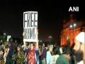 FIR against woman seen with 'free Kashmir' poster at Gateway of India - Hindi News | FIR against woman seen with 'free Kashmir' poster at Gateway of India | Latest national News at Lokmattimes.com