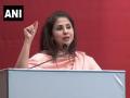 Urmila Matondkar compares CAA with Rowlatt Act, gets WW II years wrong - Hindi News | Urmila Matondkar compares CAA with Rowlatt Act, gets WW II years wrong | Latest national News at Lokmattimes.com