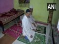 Delhi lockdown: People offer prayers at home during Ramzan - Hindi News | Delhi lockdown: People offer prayers at home during Ramzan | Latest national News at Lokmattimes.com
