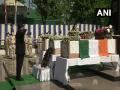 Security personnel in Srinagar pay respect to 3 CRPF jawans killed in terrorist attack in J-K - Hindi News | Security personnel in Srinagar pay respect to 3 CRPF jawans killed in terrorist attack in J-K | Latest national News at Lokmattimes.com