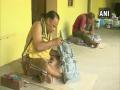Puri sculptors bear brunt of COVID-19 crisis, in absence of tourists - Hindi News | Puri sculptors bear brunt of COVID-19 crisis, in absence of tourists | Latest national News at Lokmattimes.com