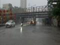 Rains disrupt Mumbai's normal life, Konkan to receive heavy downpour in next 24 hrs - Hindi News | Rains disrupt Mumbai's normal life, Konkan to receive heavy downpour in next 24 hrs | Latest national News at Lokmattimes.com