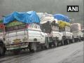 Jammu-Srinagar National Highway blocked due to landslides between Ramban-Ramsu - Hindi News | Jammu-Srinagar National Highway blocked due to landslides between Ramban-Ramsu | Latest national News at Lokmattimes.com