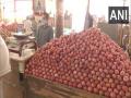 Onion prices soar in Pune amid supply crunch - Hindi News | Onion prices soar in Pune amid supply crunch | Latest maharashtra News at Lokmattimes.com