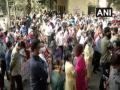 Doctors, health workers at Delhi's Hindu Rao Hospital continue strike over non-payment of salaries - Hindi News | Doctors, health workers at Delhi's Hindu Rao Hospital continue strike over non-payment of salaries | Latest national News at Lokmattimes.com