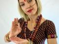 Ukrainian singer Uma Shanti booked in Pune for disrespecting Tricolour - Hindi News | Ukrainian singer Uma Shanti booked in Pune for disrespecting Tricolour | Latest international News at Lokmattimes.com
