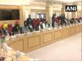 Tomar, Goyal meeting with farmer leaders underway at Vigyan Bhawan - Hindi News | Tomar, Goyal meeting with farmer leaders underway at Vigyan Bhawan | Latest national News at Lokmattimes.com