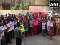 LIC employees protest against Centre's disinvestment proposal - Hindi News | LIC employees protest against Centre's disinvestment proposal | Latest national News at Lokmattimes.com