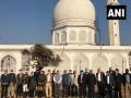 Foreign envoys visit Hazratbal shrine - Hindi News | Foreign envoys visit Hazratbal shrine | Latest international News at Lokmattimes.com