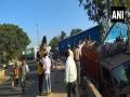 Delhi: 2 dead, 2 injured after truck runs over footpath in Kashmiri Gate - Hindi News | Delhi: 2 dead, 2 injured after truck runs over footpath in Kashmiri Gate | Latest national News at Lokmattimes.com