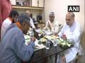 Amit Shah dines with founding member of BJP in Kolkata - Hindi News | Amit Shah dines with founding member of BJP in Kolkata | Latest national News at Lokmattimes.com