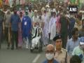 Chief Minister Mamata Banerjee holds roadshow in West Bengal's Bardhaman amid polls - Hindi News | Chief Minister Mamata Banerjee holds roadshow in West Bengal's Bardhaman amid polls | Latest national News at Lokmattimes.com
