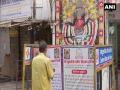 Mumbai: Devotees pray outside Mumba Devi Temple on Ashtami amid COVID-19 restrictions - Hindi News | Mumbai: Devotees pray outside Mumba Devi Temple on Ashtami amid COVID-19 restrictions | Latest national News at Lokmattimes.com