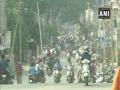Large number of people flock to grocery shops in Karnataka despite weekend curfew - Hindi News | Large number of people flock to grocery shops in Karnataka despite weekend curfew | Latest national News at Lokmattimes.com