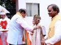 Delhi L-G honors 98 year-old freedom fighter - Hindi News | Delhi L-G honors 98 year-old freedom fighter | Latest politics News at Lokmattimes.com
