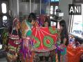 'Garba' dress makers say sales receive lukewarm response with limited footfall amid COVID pandemic - Hindi News | 'Garba' dress makers say sales receive lukewarm response with limited footfall amid COVID pandemic | Latest national News at Lokmattimes.com