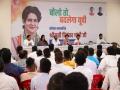 Priyanka Gandhi interacts with 'social media warriors' of UP Congress - Hindi News | Priyanka Gandhi interacts with 'social media warriors' of UP Congress | Latest national News at Lokmattimes.com