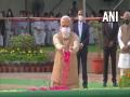 PM Modi pays floral tribute to Mahatma Gandhi at Raj Ghat - Hindi News | PM Modi pays floral tribute to Mahatma Gandhi at Raj Ghat | Latest national News at Lokmattimes.com