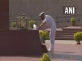 US Chief of Naval Operations lays wreath at National War Memorial in Delhi - Hindi News | US Chief of Naval Operations lays wreath at National War Memorial in Delhi | Latest national News at Lokmattimes.com