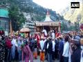 Weeklong Kullu Dussehra begins with rath yatra of Lord Raghunath - Hindi News | Weeklong Kullu Dussehra begins with rath yatra of Lord Raghunath | Latest national News at Lokmattimes.com