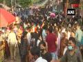 Crowd swells in Delhi's market as Diwali approaches, social distancing rules flouted - Hindi News | Crowd swells in Delhi's market as Diwali approaches, social distancing rules flouted | Latest national News at Lokmattimes.com