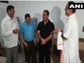 BJP MLA Umesh Sharma Kau, LoP Pritam Singh, Cong leader Brahmaswaroop Brahmachari meet at Cabinet Minister Harak Singh's residence - Hindi News | BJP MLA Umesh Sharma Kau, LoP Pritam Singh, Cong leader Brahmaswaroop Brahmachari meet at Cabinet Minister Harak Singh's residence | Latest national News at Lokmattimes.com