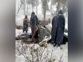 4 nomadic families stuck in snowstorm rescued in J-K's Budgam - Hindi News | 4 nomadic families stuck in snowstorm rescued in J-K's Budgam | Latest national News at Lokmattimes.com