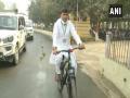 RJD MLA rides bicycle to Bihar State Assembly to protest rising fuel prices - Hindi News | RJD MLA rides bicycle to Bihar State Assembly to protest rising fuel prices | Latest national News at Lokmattimes.com
