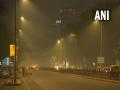 Delhi's air quality remains in 'severe' category, people complain of health issues - Hindi News | Delhi's air quality remains in 'severe' category, people complain of health issues | Latest national News at Lokmattimes.com