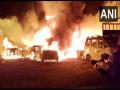 25 vehicles gutted in fire at police station in Gujarat's Kheda, no casualties reported - Hindi News | 25 vehicles gutted in fire at police station in Gujarat's Kheda, no casualties reported | Latest national News at Lokmattimes.com